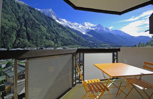 Chamonix City Centre Apartment | Le Beausite C Apartment - an apartment that sleeps 5 guests in 2 bedrooms