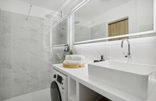 4th Arrondissement Apartment | Le Beausoleil Duplex (Clim - Wifi - Netflix)