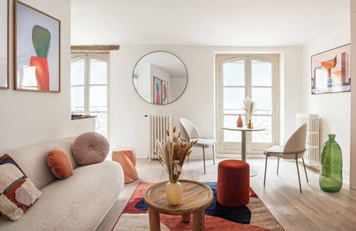 Blois Apartment | Le Beauvoir: 18th Century Arty Refuge