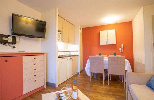 Cap Esterel Apartment | Le Belvédère (V2 013) by Interhome