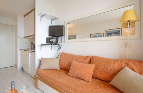 Le Dramont Apartment | Le Belvédère(R3 221) by Interhome