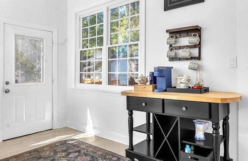 Montgomery House | Le Belle Maison - Historic, restored House in the heart of Montgomery. nn