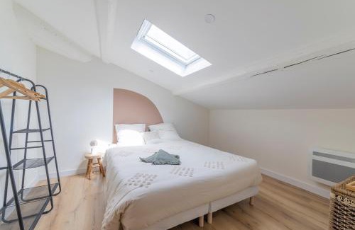 Faubourg Apartment | Le Belvédère Nîmois proche centre ville Clim &Véranda MaisonCarréeConciergerie