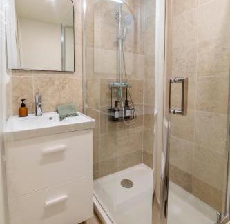 Faubourg Apartment | Le Belvédère Nîmois proche centre ville Clim &Véranda MaisonCarréeConciergerie