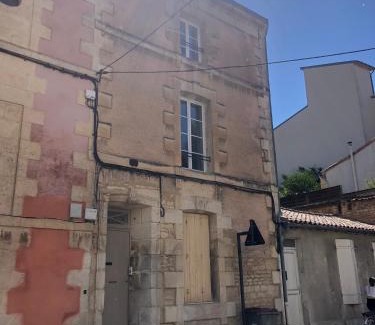 Centre Ville Apartment | Le Bjorn - T1 chaleureux refait à neuf - Centre