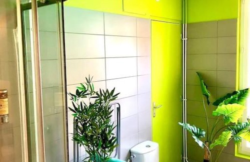 Sens Apartment | Le Black and Wood, proche centre, parking gratuit.