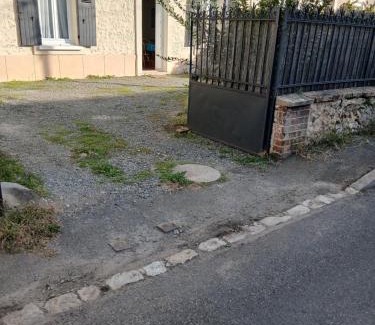 Mayet House | Le Blason du Poête