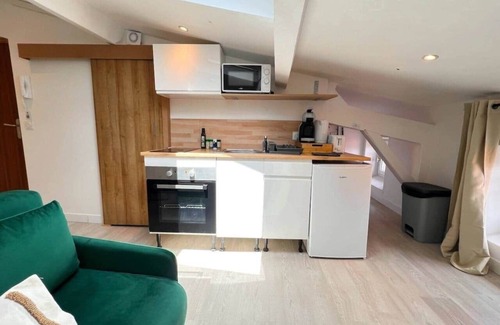Clermont-Ferrand Apartment | Le Bohème: free private parking