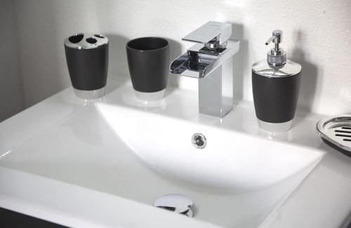 Lourdes Apartment | LE BOHEMIEN *STUDIO 30m²*WIFI*PARKING PRIVE*CALME