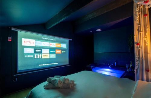 Le Luc Apartment | Le Boudoir Secret - Love Room avec Chambre Secrète