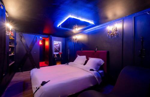 Le Luc Apartment | Le Boudoir Secret - Love Room avec Chambre Secrète