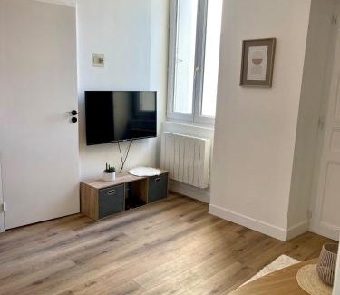 Bourg-l'Eveque Apartment | Le Breizh -T2 en centre ville