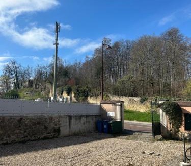 Chantiers Apartment | Le Buc - Gare Versailles Chantiers - Netflix