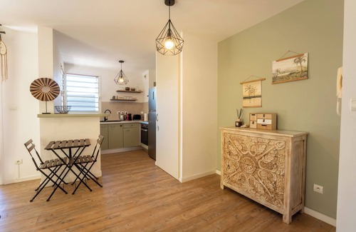 Carosse Apartment | Le Céladon- 1 bedroom apartment Saint Gilles les Bains/private garden + barbecue