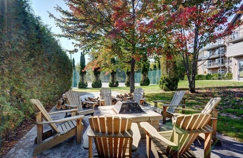 Beaupre Apartment | Le Céleste 117–Vue sur le Mont-Ste-Anne et piscine