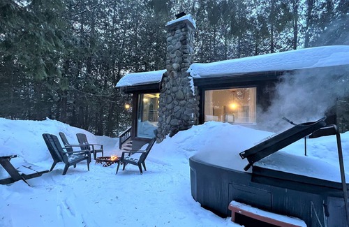 Sainte-Lucie-des-Laurentides Ski Chalet | 🔥 Le1601 - Spa and Beach - Chalets in the north 🔥