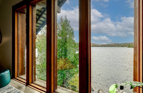 Sainte-Lucie-des-Laurentides House | Le Château : Waterfront, Beach, BBQ