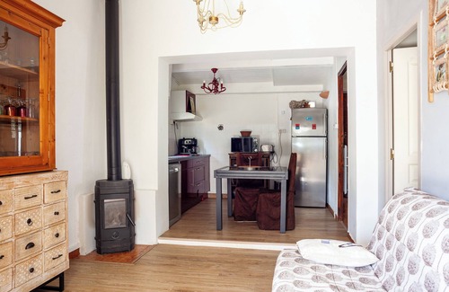 Sanary-sur-Mer House | Le Cabanon de Valérie' with 45 m² of indoor space and 700 m² garden with private parking.