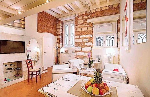Verona City Centre Apartment | Le Cadreghe - ROSSA - 2PAX central downtown