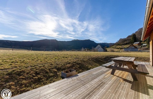 Chambon-sur-Lac House | Le Cairn - Chambon SUR LAC