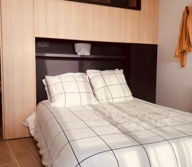 Le Couchant Apartment | LE CALI, P2 Cabine dans une résidence avec piscine, vue mer et parking privé
