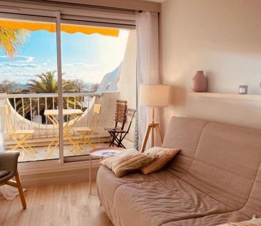 Le Couchant Apartment | LE CALI, P2 Cabine dans une résidence avec piscine, vue mer et parking privé