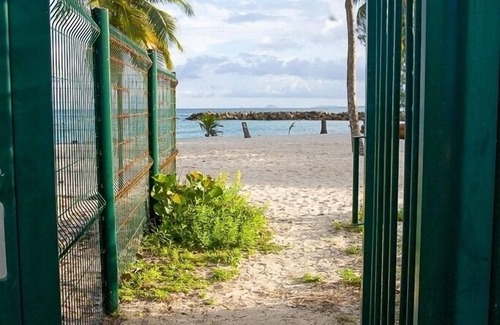 Pointe de la verdure Apartment | Le Calypso, cosy, fully-equipped studio by the sea