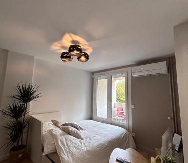 Secteur 5 Apartment | Le Camus