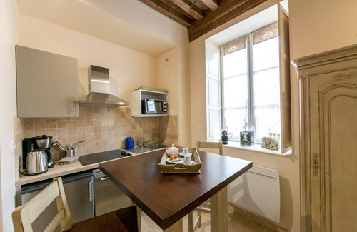 Beaune City Centre Apartment | Le Cara Omael Beaune Center