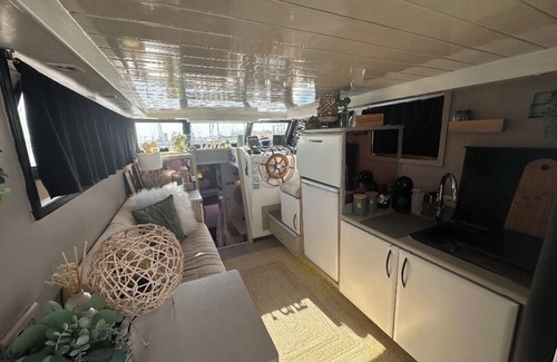 Port Boat Rental | Le Carpe Diem Year-round heated boat Close to beach and shops