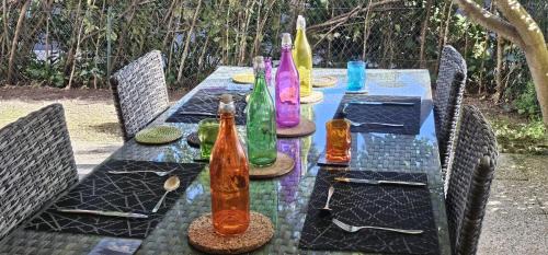 Cap-d'Antibes Apartment | Le Château de la Pinède - début Cap d'Antibes - garden flat, swimming pool, tennis