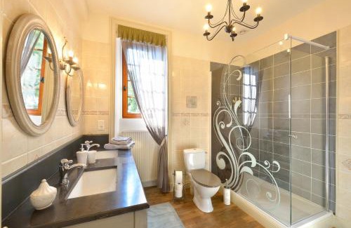 Talizat House | Le Château de Vernières