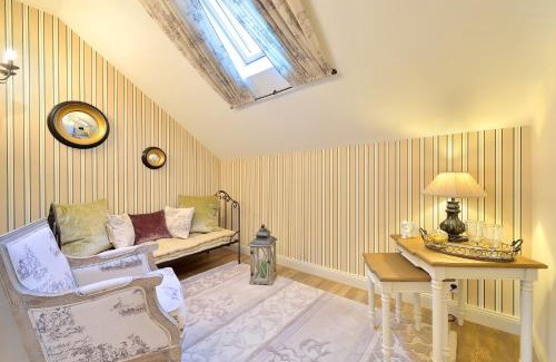 Talizat House | Le Château de Vernières