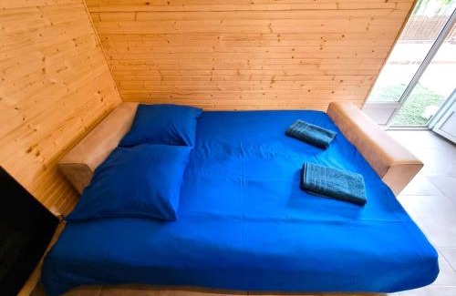 Les Trois Lacs Ski Chalet | Le chalet au bord de seine