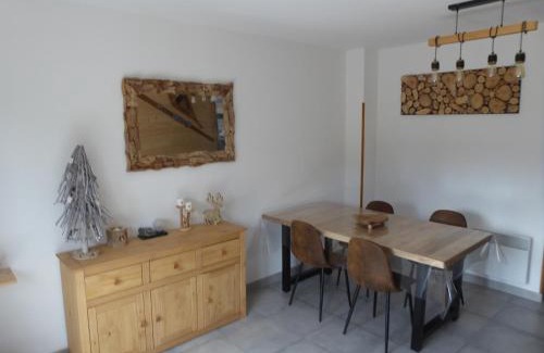Superbolquere House | le chalet Cerdan - classé 3 étoiles - 5 personnes-2 chambres- parking -garage-jardin-WIFI-rénové en 2023