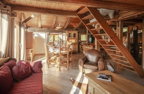 Flumet Ski Chalet | Le Chalet du Renard and its Studios