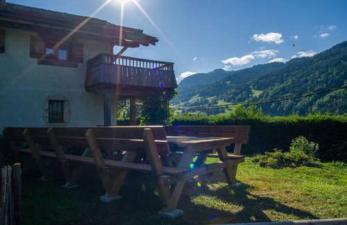 Flumet Ski Chalet | Le Chalet du Renard and its Studios
