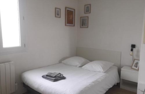 Miroir - Batignolles Apartment | Le Chaleureux, accueillant, gare, parking gratuit