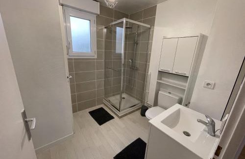 Miroir - Batignolles Apartment | Le Chaleureux, accueillant, gare, parking gratuit