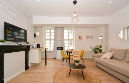 Old Town Apartment | Le Champenois*Central*Station*WiFi*3*Mon Groom