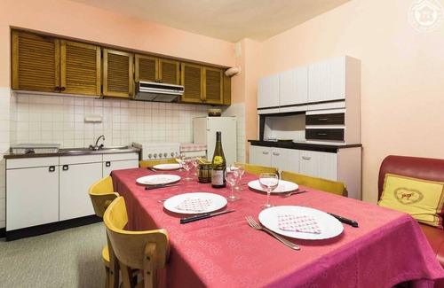 Novallay House | LE CHEVAL NOIR - LES BELLEVILLE