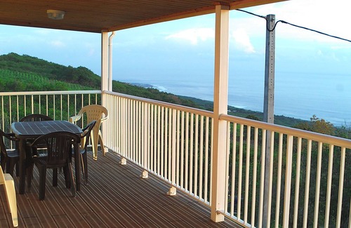 Piton Saint-Leu Villa | Le choca blanc, quiet, covered terrace overlooking the ocean