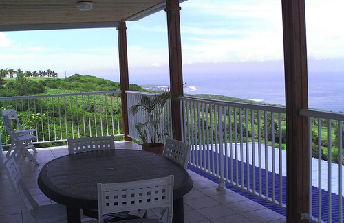 Piton Saint-Leu House | Le Choca bleu, quiet villa, covered terrace with magnificent ocean view