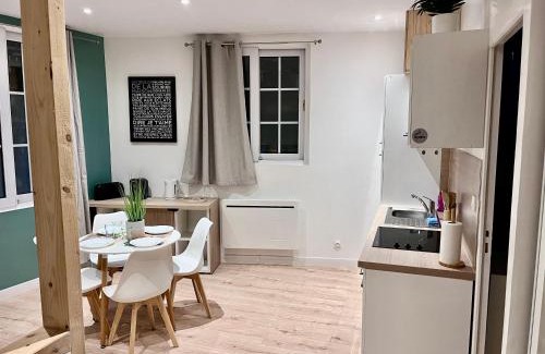 Dammartin-en-Goele Apartment | « Le City » proche aéroport CDG, Parc Astérix, Disney,