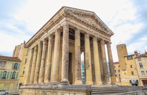 Vienne Apartment | Le Cléret, Studio douillet sous les toits