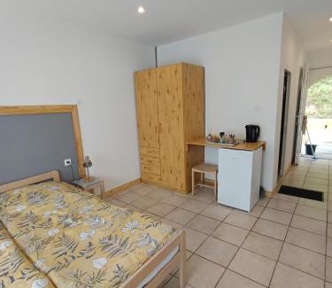 Belmontet Bed & Breakfast | Le clos des Romarins Chambre JONQUILLE