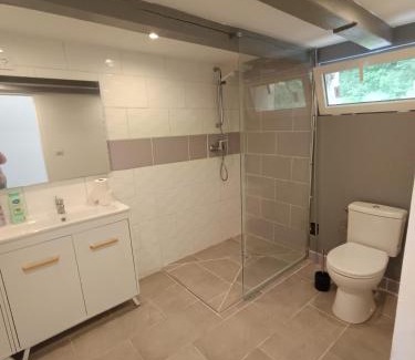 Belmontet Bed & Breakfast | Le clos des Romarins Chambre JONQUILLE