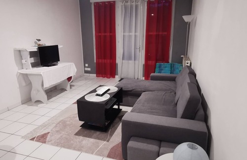 Bar-sur-Aube Apartment | Le Clos du Parc/Modern & quiet apartment with small outdoor area