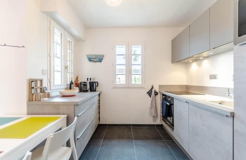 Saint-Tropez House | Le Clos l Pool & Balcony l Shellter Rentals