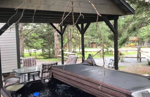 Saint-Luc-de-Bellechasse Ski Chalet | Le Coureur des Bois Spa 4-6 pers